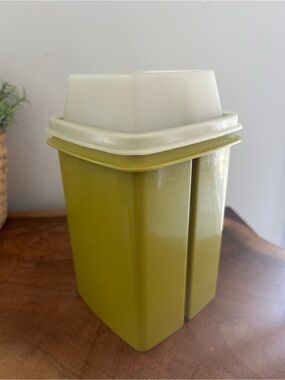 Tupperware Small Sq Pickle Container Strainer olive Keeper Avacado Green